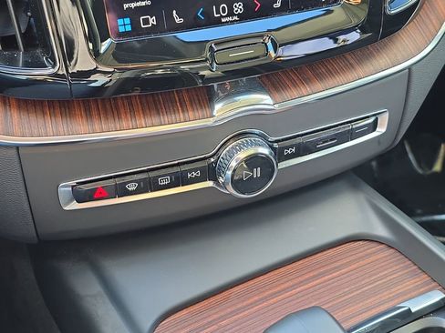 Certified 2023 Volvo XC60 B5 Plus image 25