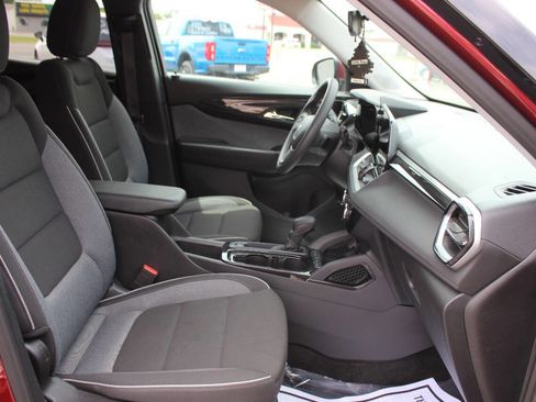 Used 2025 Chevrolet TrailBlazer LT w/ Driver Confidence Package AWD/4WD image 9
