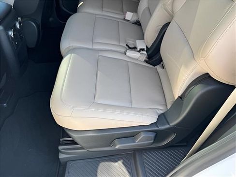 Used 2020 Ford Explorer XLT w/ Equipment Group 202A AWD/4WD image 9