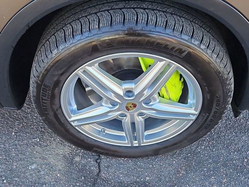 Used 2016 Porsche Cayenne S image 10