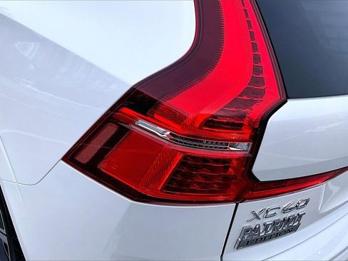 Certified 2023 Volvo XC60 B6 Ultimate w/ Climate Package image 23