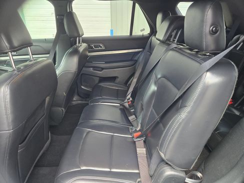 Used 2019 Ford Explorer XLT w/ Equipment Group 202A FWD image 13