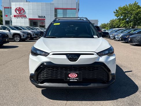 Used 2025 Toyota Corolla Cross AWD Hybrid w/ Moonroof Package image 2