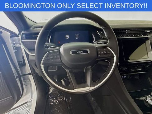 New 2025 Jeep Grand Cherokee L Laredo image 11