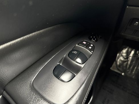 Used 2020 Nissan Pathfinder S image 19