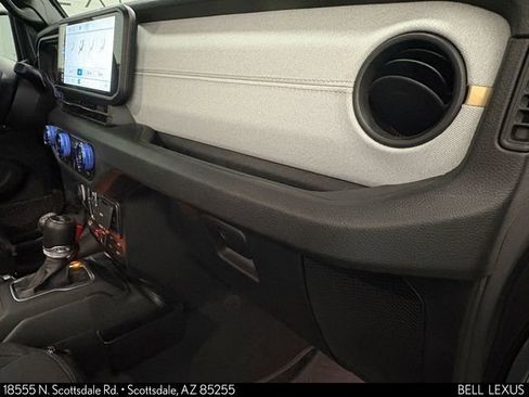 Used 2024 Jeep Wrangler Willys AWD/4WD image 27