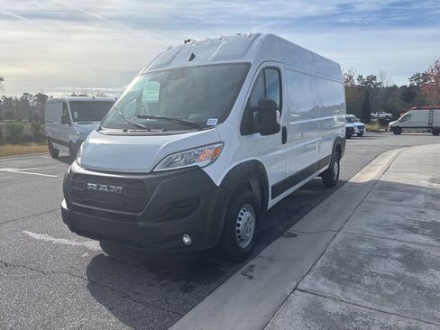 Used 2025 RAM ProMaster 2500 w/ Convenience Group image 9