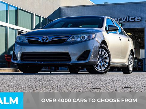 Used 2014 Toyota Camry LE image 3