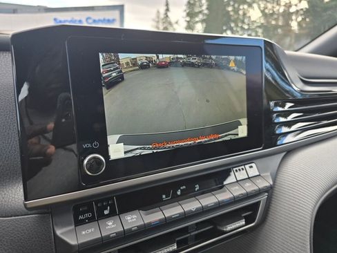 Used 2025 Toyota Camry SE w/ Convenience Package image 22