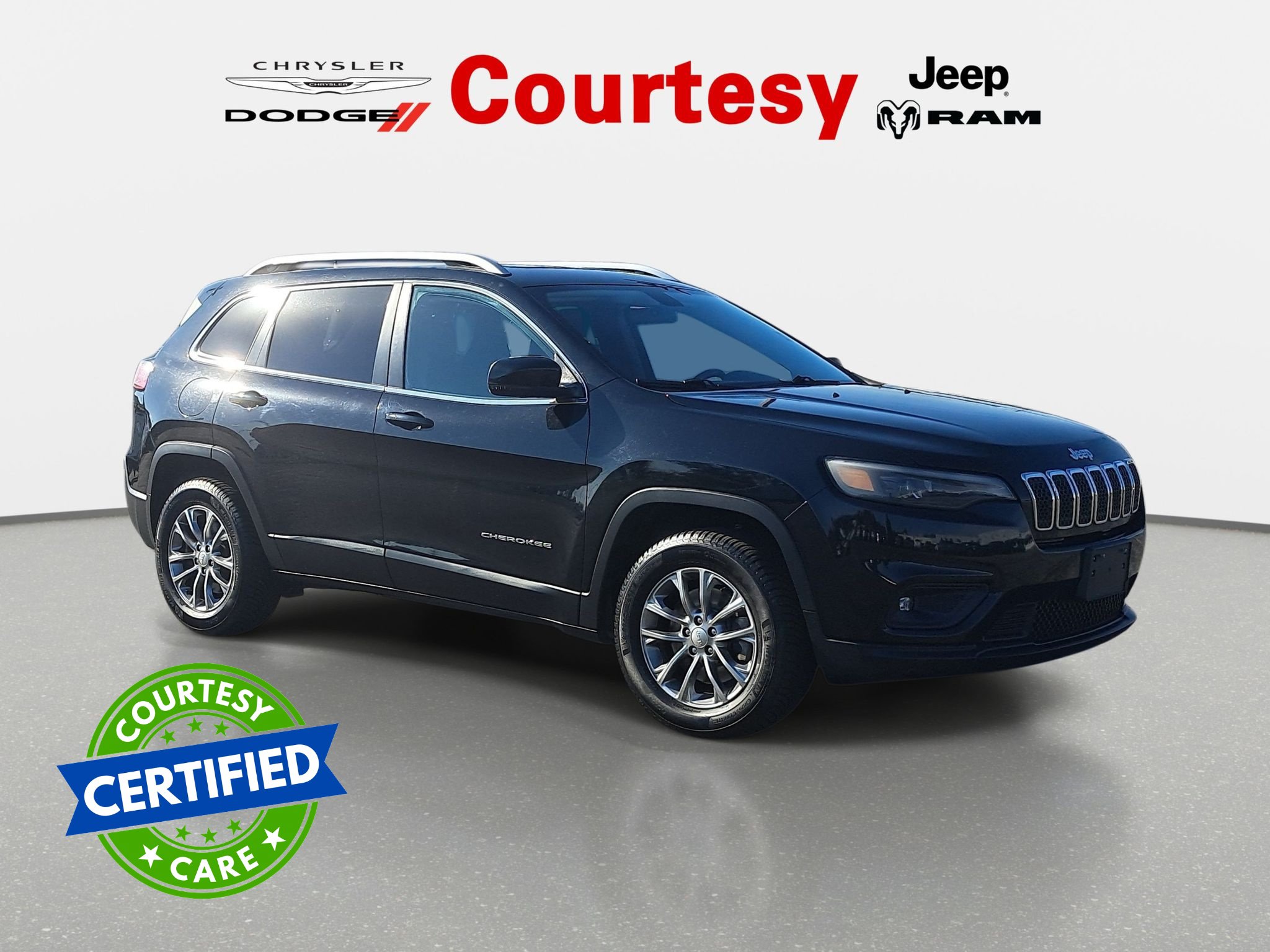 Used 2019 Jeep Cherokee Latitude Plus w/ Cold Weather Group AWD/4WD image 1