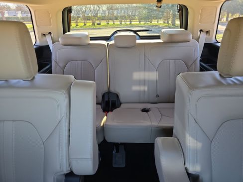 Used 2022 Ford Expedition Limited image 24