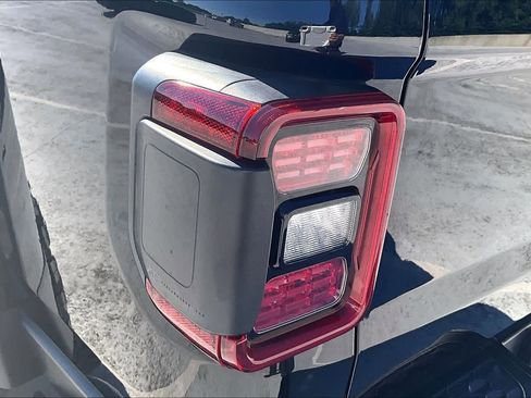 Used 2021 Jeep Gladiator Rubicon AWD/4WD image 28