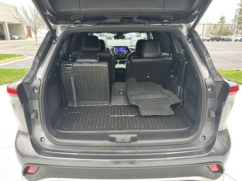 Certified 2025 Toyota Highlander XSE image 33
