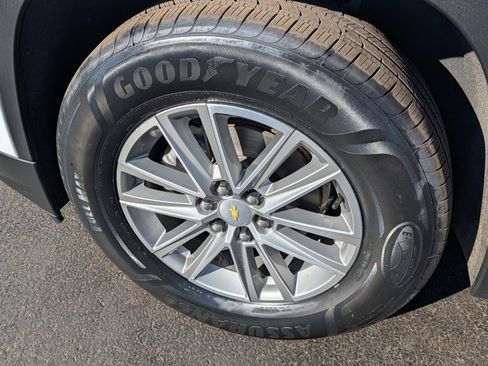 Used 2022 Chevrolet Traverse LT image 19