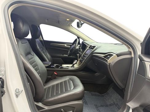 Used 2016 Ford Fusion SE w/ Equipment Group 202A image 12