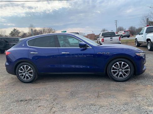 Used 2017 Maserati Levante image 3