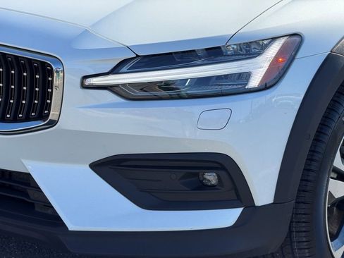 Certified 2025 Volvo V60 B5 Cross Country Plus image 7