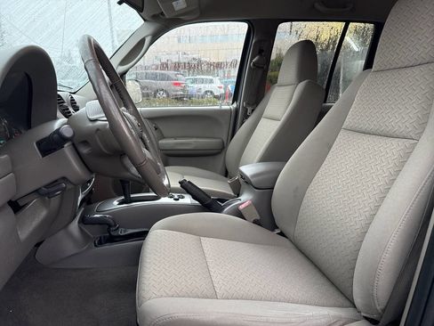 Used 2005 Jeep Liberty Renegade w/ Trailer Tow Group image 28