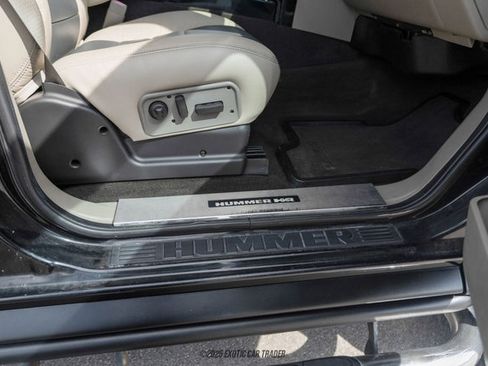 Used 2004 HUMMER H2 w/ Preferred Equipment Group image 62