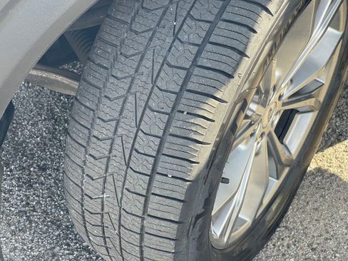 Used 2022 Ford Explorer XLT w/ Equipment Group 202A image 26