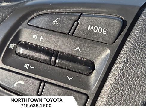 Used 2022 Hyundai Venue Limited w/ Cargo Package image 19