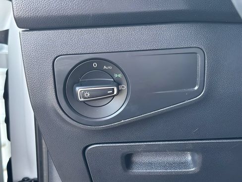 Used 2022 Volkswagen Tiguan SE w/ Panoramic Sunroof Package FWD image 19