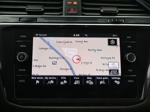 Used 2019 Volkswagen Tiguan SEL AWD/4WD image 24