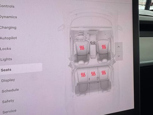 Used 2022 Tesla Model Y Long Range image 32