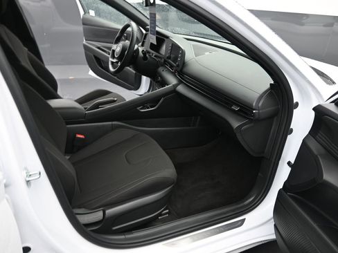 Certified 2025 Hyundai Elantra Sport image 23