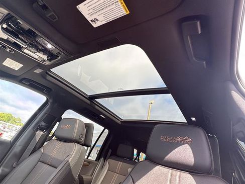 New 2026 Chevrolet Suburban High Country AWD/4WD image 30