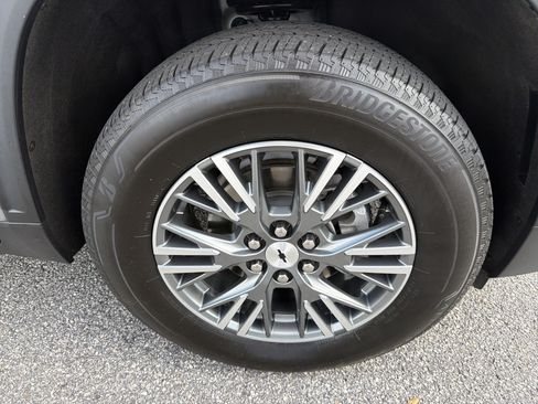 Used 2025 Chevrolet Traverse LT AWD/4WD image 23