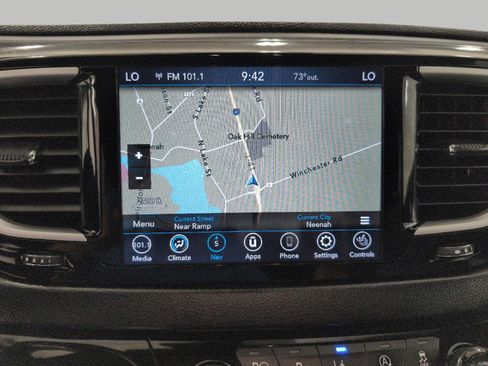 Used 2020 Chrysler Pacifica Touring-L FWD image 7