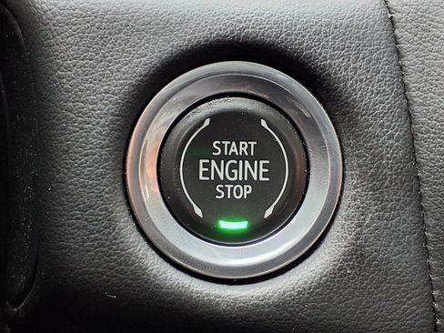Used 2021 Chevrolet Suburban Premier w/ Premium Package RWD image 8