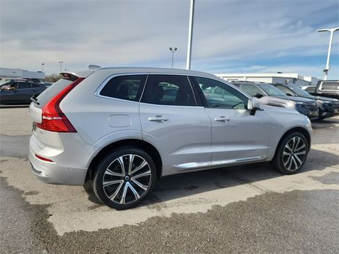 Used 2023 Volvo XC60 B5 Ultimate image 2