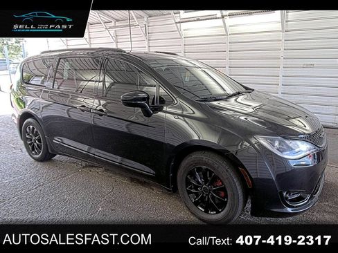 Used 2017 Chrysler Pacifica Touring-L FWD image 1