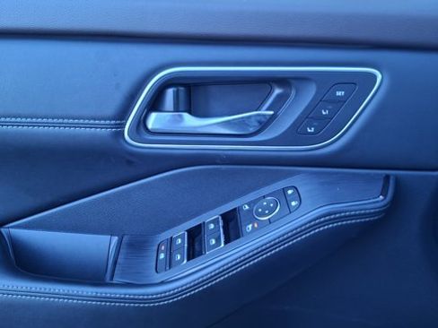Certified 2023 Nissan Rogue Platinum w/ Platinum Premium Package FWD image 17
