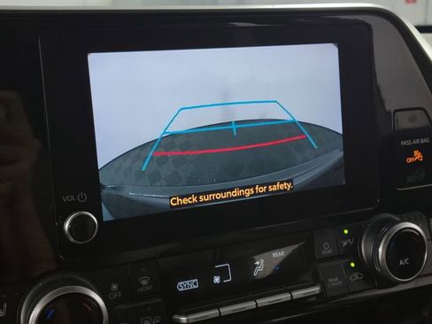 Used 2023 Toyota Highlander XLE image 21