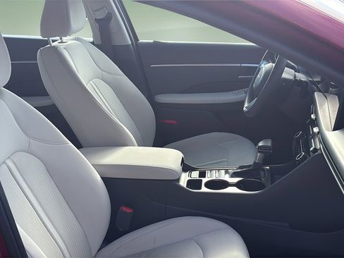 Certified 2025 Hyundai Sonata SE image 16