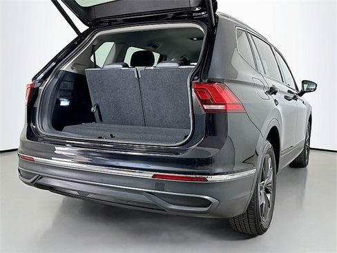 Used 2024 Volkswagen Tiguan SE image 23