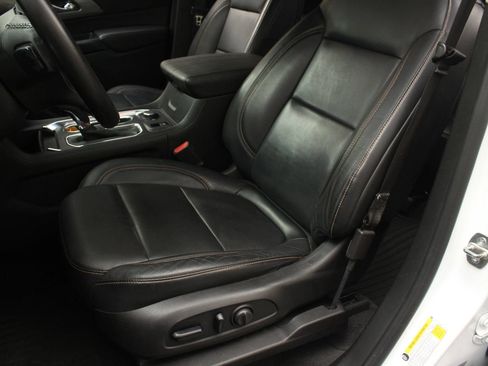 Used 2019 Chevrolet Traverse LT w/ LT Premium Package AWD/4WD image 17