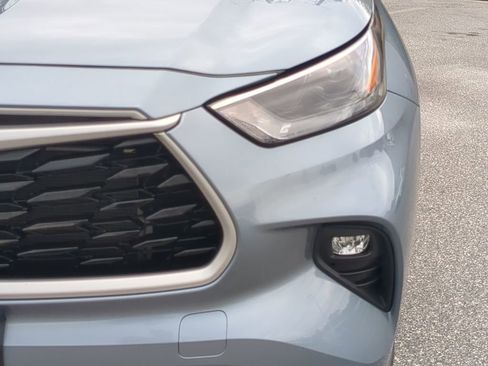 Used 2022 Toyota Highlander XLE image 18
