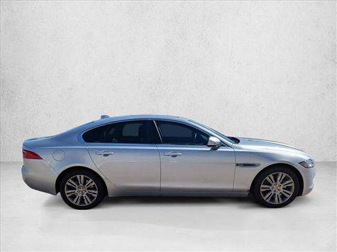 Used 2017 Jaguar XF 35t image 4