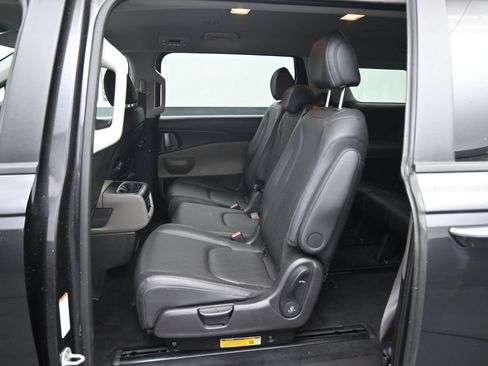 Used 2026 Kia Carnival FWD image 29