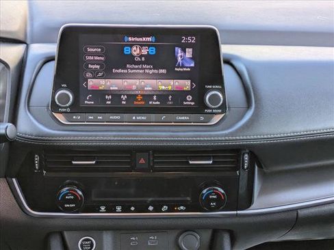 Used 2022 Nissan Rogue SV image 15