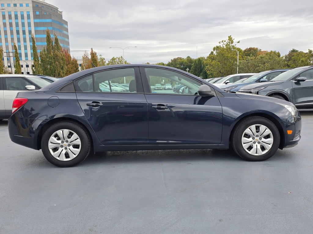 Used 2014 Chevrolet Cruze LS FWD image 2