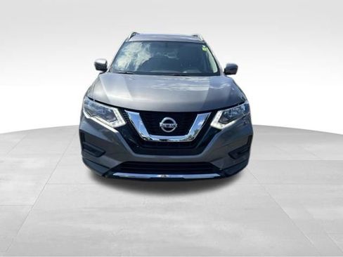 Used 2017 Nissan Rogue SV w/ SV Premium Package FWD image 2
