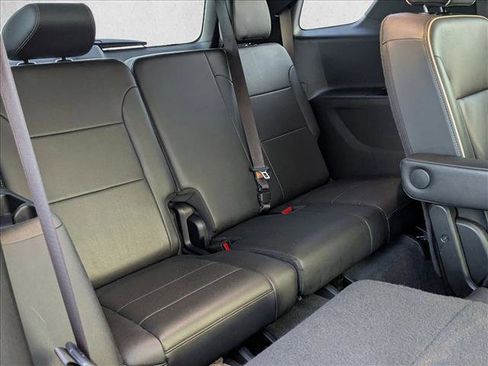 Used 2023 Chevrolet Traverse Premier FWD image 23