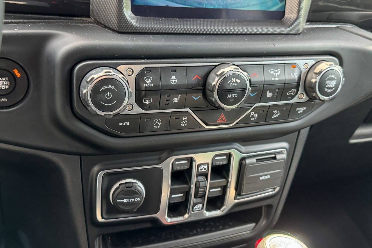 Used 2021 Jeep Wrangler Unlimited Sahara AWD/4WD image 38
