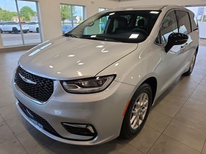 Used 2024 Chrysler Pacifica Touring-L