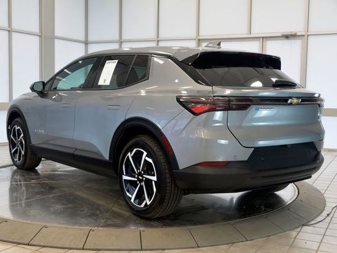 Used 2025 Chevrolet Equinox EV LT w/ Comfort Package image 6